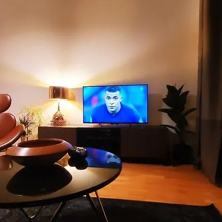 Design Altbauwohnung Mit Balkon Und Parkplatz * 莱比锡