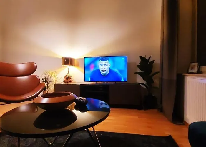 Design Altbauwohnung Mit Balkon Und Parkplatz * 莱比锡