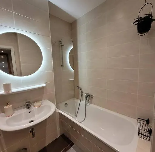 Design Altbauwohnung Mit Balkon Und Parkplatz