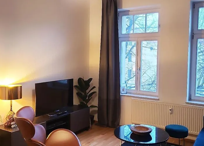 Design Altbauwohnung Mit Balkon Und Parkplatz *