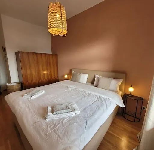 Design Altbauwohnung Mit Balkon Und Parkplatz