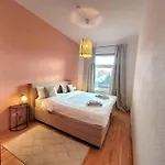 Design Altbauwohnung Mit Balkon Und Parkplatz