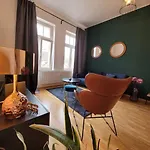 Design Altbauwohnung Mit Balkon Und Parkplatz Apartamento *