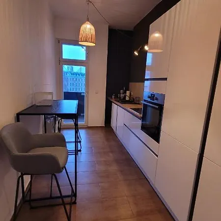 Design Altbauwohnung Mit Balkon Und Parkplatz 라이프치히