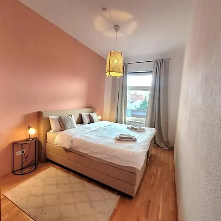 Design Altbauwohnung Mit Balkon Und Parkplatz