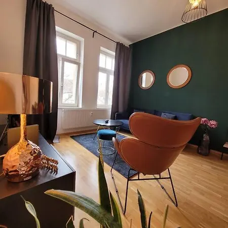 Design Altbauwohnung Mit Balkon Und Parkplatz Apartman *