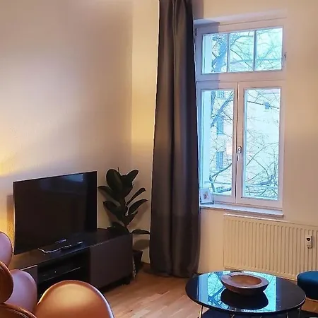 Design Altbauwohnung Mit Balkon Und Parkplatz *