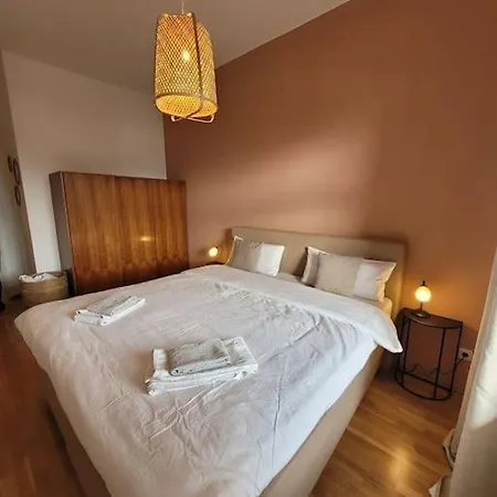 Design Altbauwohnung Mit Balkon Und Parkplatz