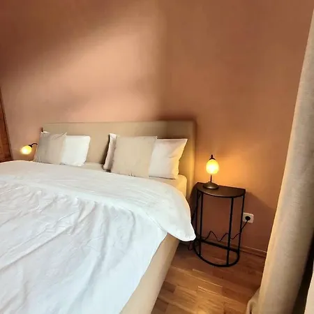 Design Altbauwohnung Mit Balkon Und Parkplatz Apartamento *