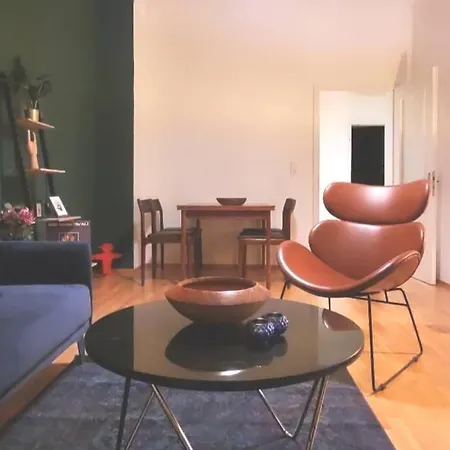 Apartment Design Altbauwohnung Mit Balkon Und Parkplatz Leipzig