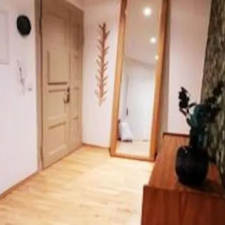 아파트 Design Altbauwohnung Mit Balkon Und Parkplatz