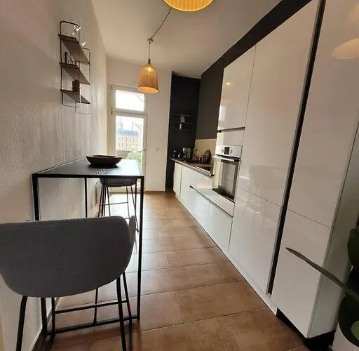 아파트 Design Altbauwohnung Mit Balkon Und Parkplatz 라이프치히