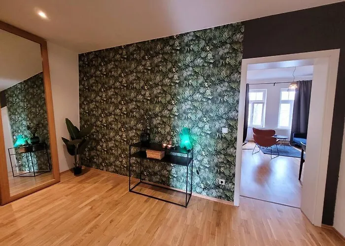 아파트 Design Altbauwohnung Mit Balkon Und Parkplatz *