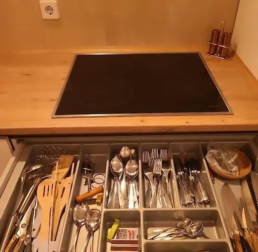 Design Altbauwohnung Mit Balkon Und Parkplatz 아파트 *