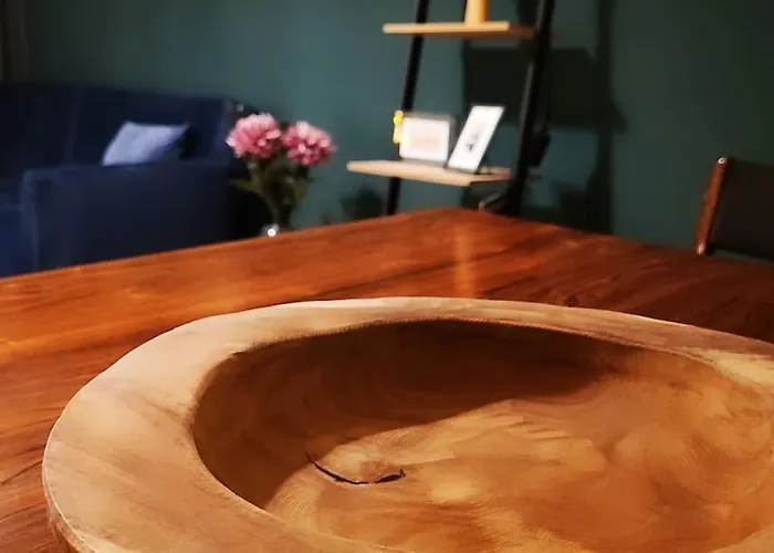 Design Altbauwohnung Mit Balkon Und Parkplatz 라이프치히